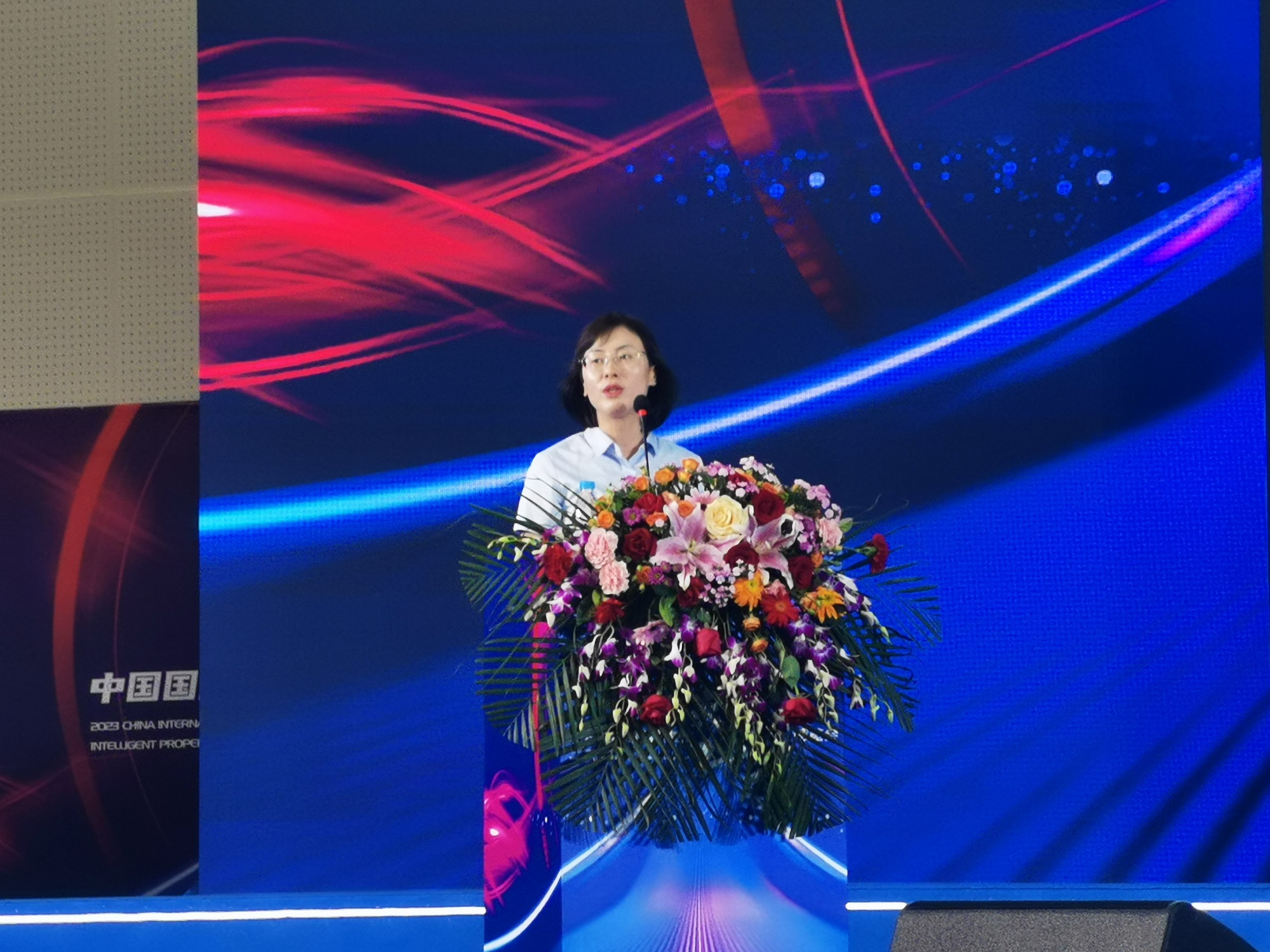 尊龙凯时人生就是搏物业总经理助理王雅婷在天津物博会论坛宣布主题演讲